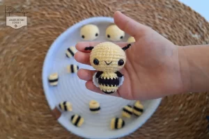Read more about the article Free Amigurumi Bee Pattern – Burt The Baby Honey Bee Pattern Review